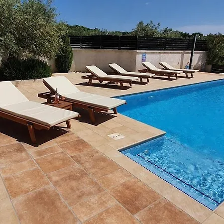 Lorraine Comfortable Vila