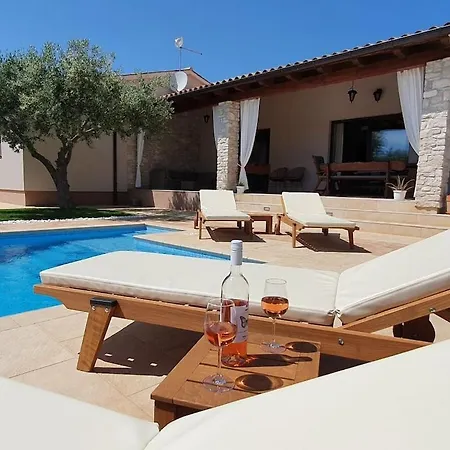 Lorraine Comfortable Villa