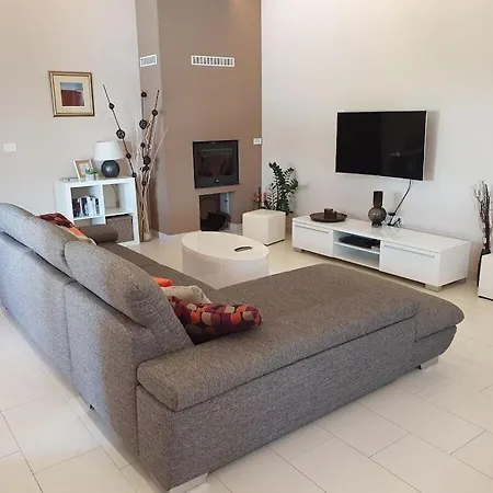 Lorraine Comfortable Villa Galižana